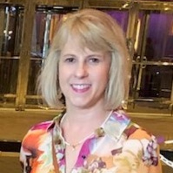 Meet your Posher, Christina - Picture 2 of 2